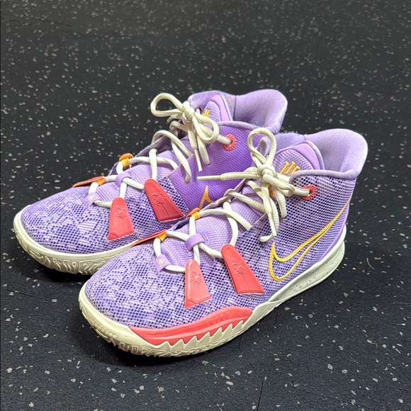 Nike Kyrie Daughters Lilac Basketball Shoes
